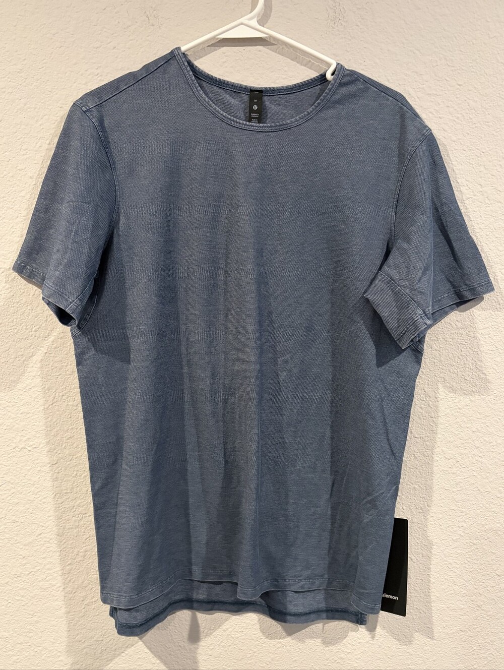 NEW Lululemon Mens Blue Wash Dye Cotton Blend Commission Short Sleeve T Shirt M
